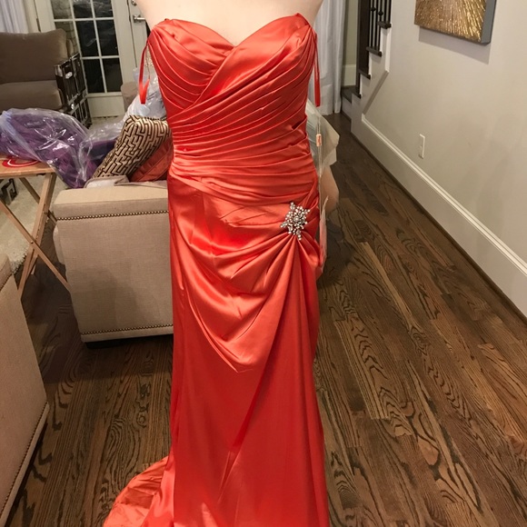 New XS evening gown - Picture 2 of 2